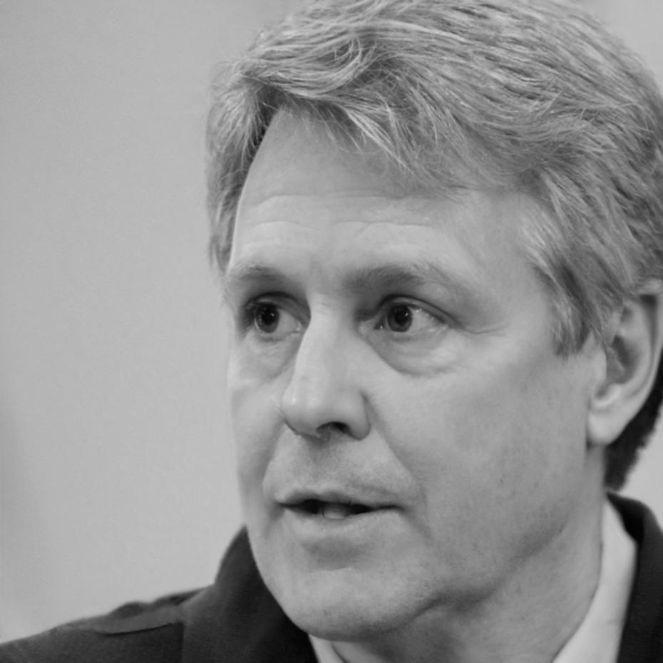 Carlos Mendoza, Director Financiero